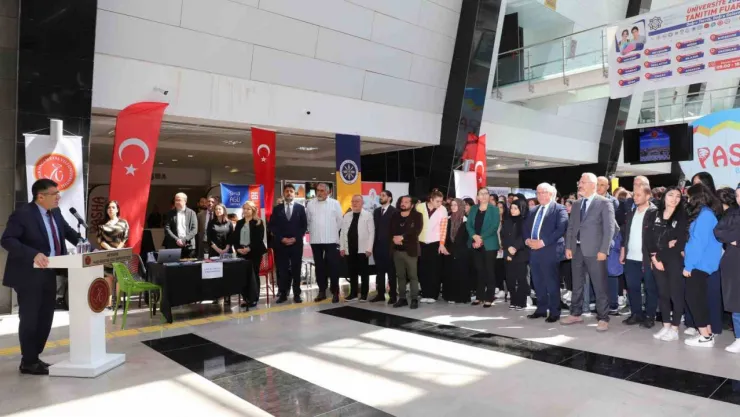 NEVÜ ev sahipliğinde düzenlenen 'Üniversite Tanıtım Fuarı'na yoğun ilgi