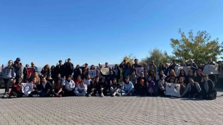 NEVÜ İzci Kulübü öğrencileri Kızılçukur Vadisi'nde doğa yürüyüşünde