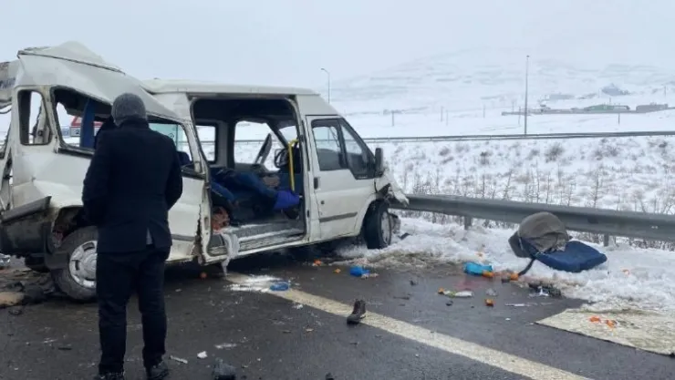 Niğde'de feci kaza: 2'si çocuk 3 ölü, 4 yaralı