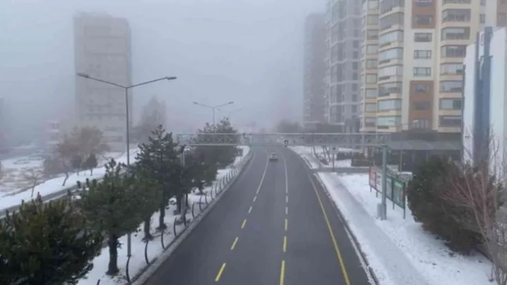 Niğde'de sis etkili oldu