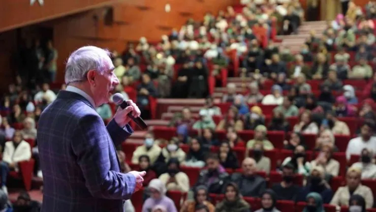 Nurullah Genç ile 'Başarı Bedel İster' konferansı yapıldı