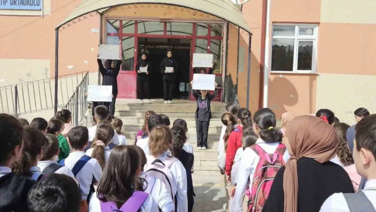Öğrenciler de kadına şiddete 'hayır' dedi