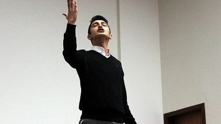 Öğrenciler İstiklal Marşı'nı güzel okumak için yarıştı