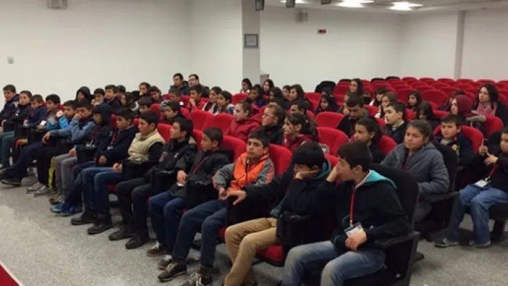 Öğrencilerden Kadir Has Stadyumunu ziyaret