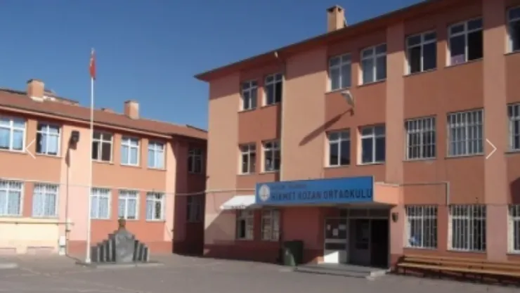 Okulda yangın alarmı paniği 14 öğrenci yaralandı