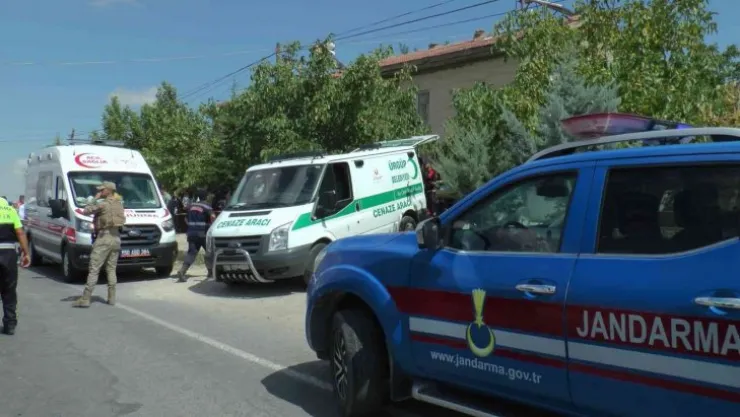 Önce kurşunladı, sonra boğazını kesti