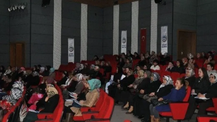 Onkoloji Uzmanı Prof. Dr. Bülent Özçelik'den Kadınlara Kenser Semineri