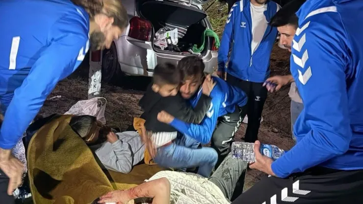 Ordu deplasmanından dönen Erciyes 38 FK kafilesinden kazaya müdehale