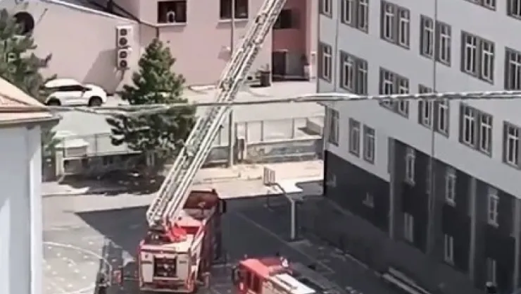Ortaokulda çıkan yangın söndürüldü