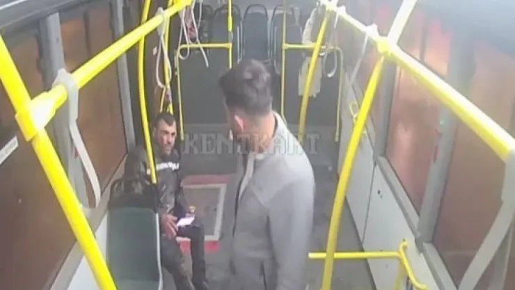 Otobüs şoförünün yaptığı hareket takdir topladı