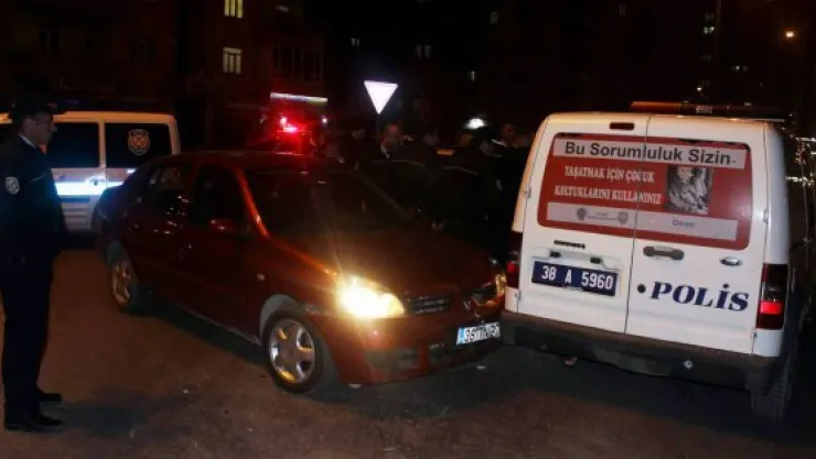 Otomobil ile polis aracı çarpıştı: 1 polis yaralı