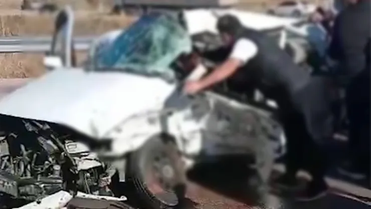 Otomobille tırın çarpıştığı feci kazada bir kişi hayatını kaybetti