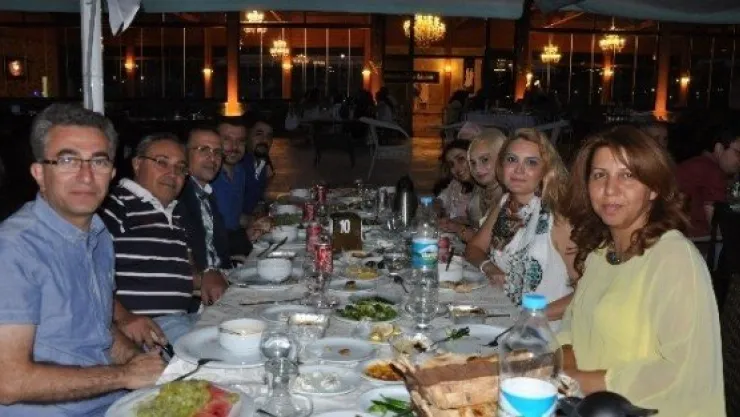 Özel Dünyam Hastanesi Personeli Geleneksel İftar Yemeğinde Bir Araya Geldi 