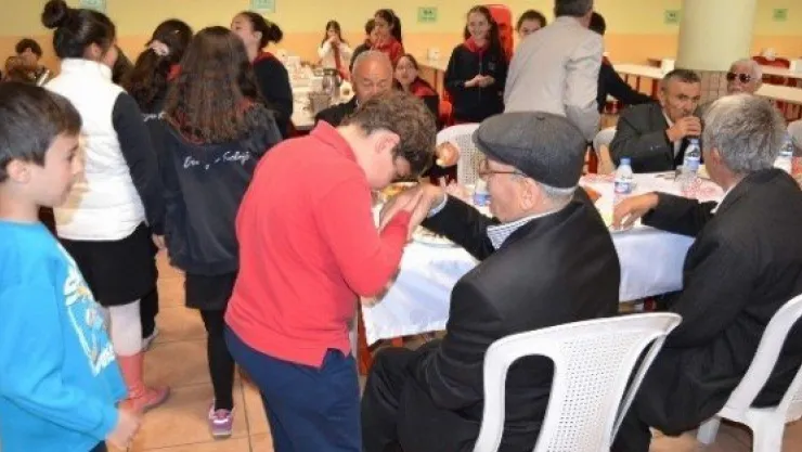 Özel Erciyes Koleji Huzur Evi Sakinlerini Okullarında Misafir Etti 