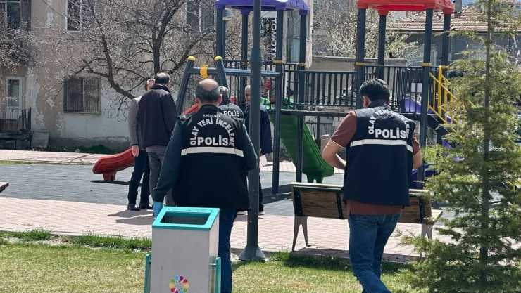 Parkta Kanlı Kavga: 14 Yaşındaki Çocuk Bıçakla Yaralandı