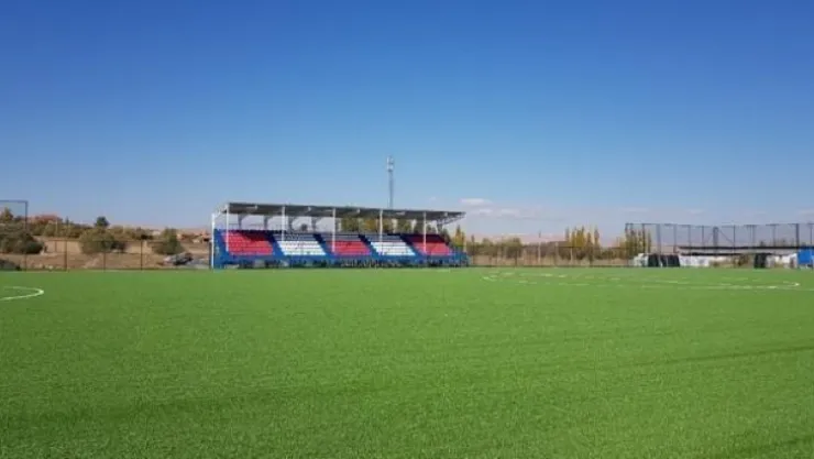 Pınarbaşı ve Sarıoğlan ilçelerine yeni stadyum