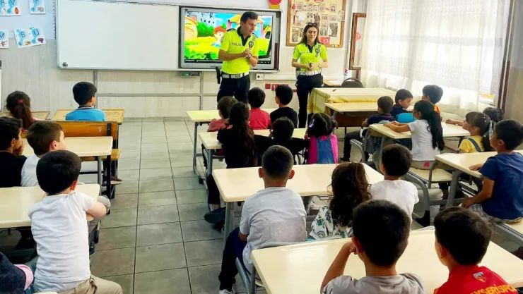 Polis ekipleri bir haftada 1.545 öğrenciyi bilgilendirdi