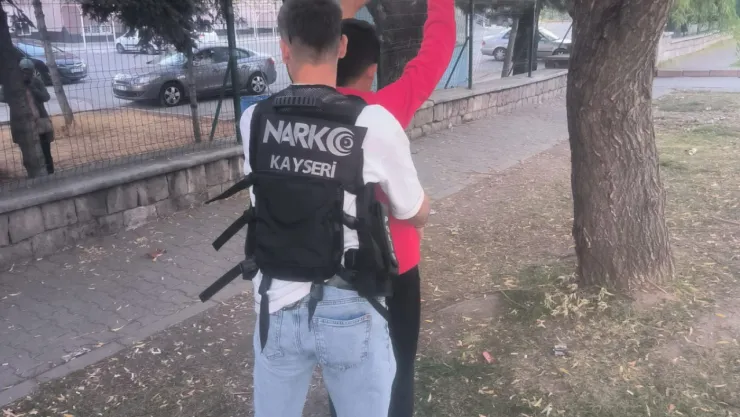Polis ekiplerinden Narko-Okul uygulaması: 13 kişi sorgulandı