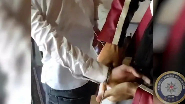 Polis ekiplerinden operasyon: Evinin mutfağına yaptırmış olduğu gizli bölmede yakalandı