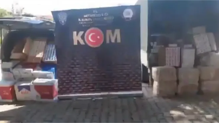 Polis ekiplerinden tütün dolu depoya baskın