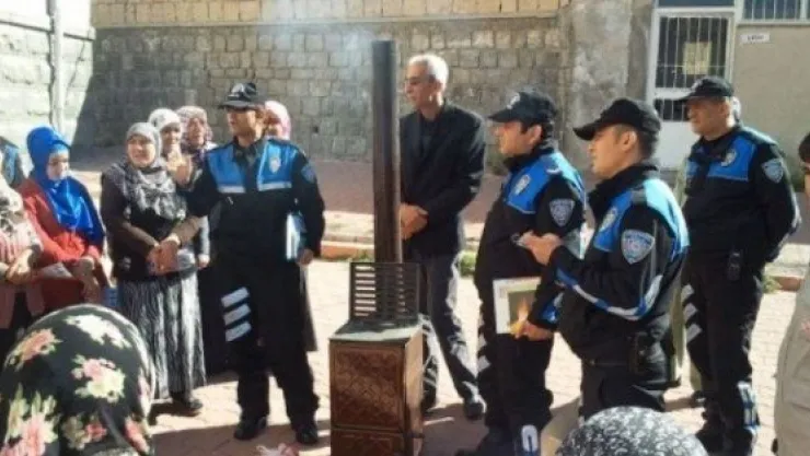 Polis Ekipleri Vatandaşı Soba Zehirlenmelerine Karşı Uyarıyor 