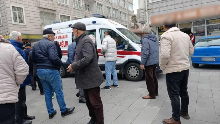 Psikolojik rahatsızlığı bulunan şahıs 3 kişiyi bıçakla yaraladı