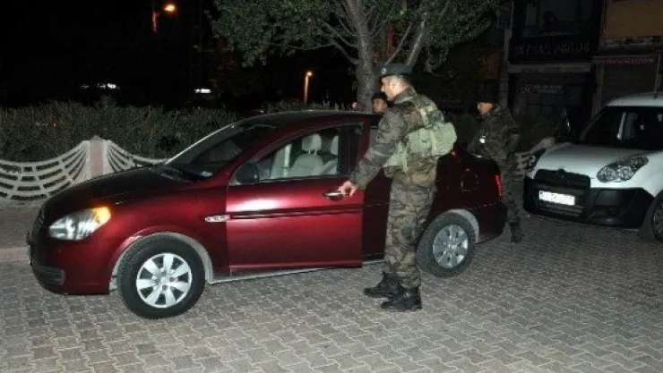 Rastgele Ateş Açan Şahıs Polisi Alarma Geçirdi 