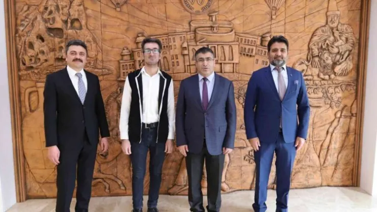 Rektör Aktekin'den, emekli personele  teşekkür plaketi