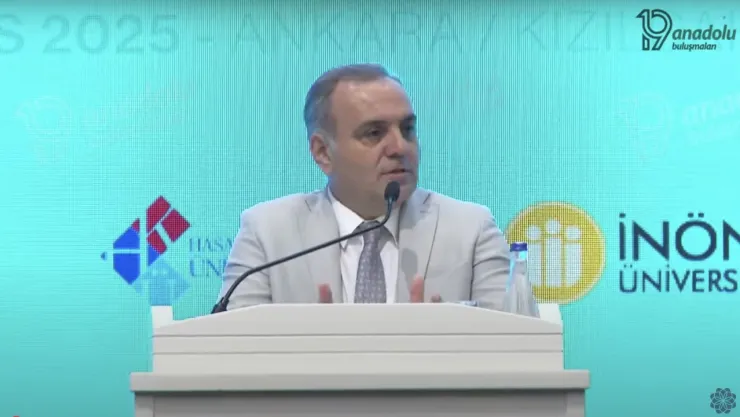 Rektör Altun, Anadolu Buluşmaları'nda 'Ailenin Geleceği' sempozyumunda konuştu