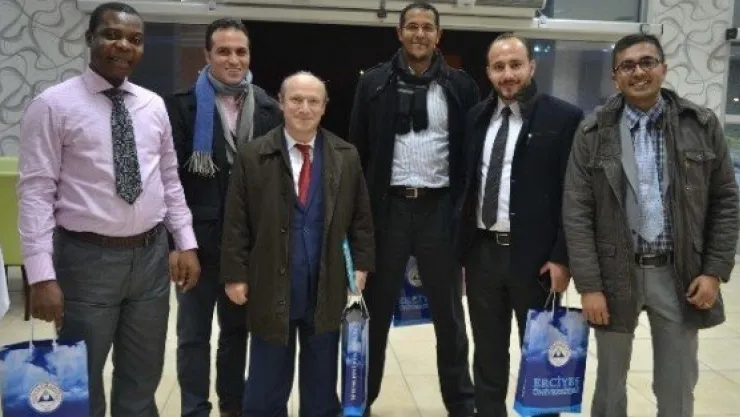 Rektör Keleştemur Yabancı Uyruklu Öğretim Elemanları İle Buluştu 