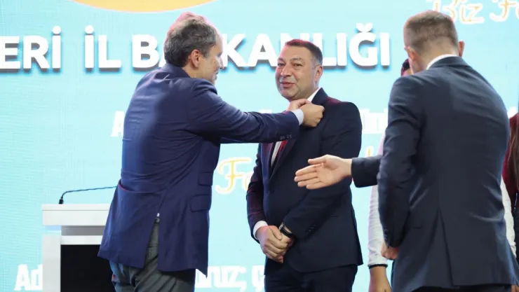 Şaban Cıngıllıoğlu yeniden Refah Partisi'ne geçti