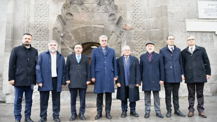 Sağlık Bakanı Memişoğlu'ndan Tarihi Ziyaret: Gevher Nesibe Tıp Tarihi Müzesi İncelendi