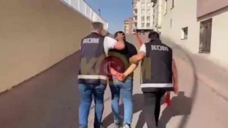 Sahte kimlikle saklandığı otel odasında yakalandı