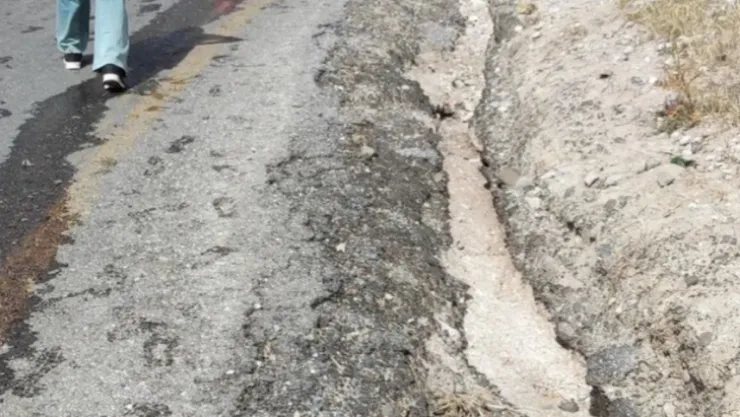 Saman yüklü kamyon ile otomobil çarpıştı: 3 yaralı