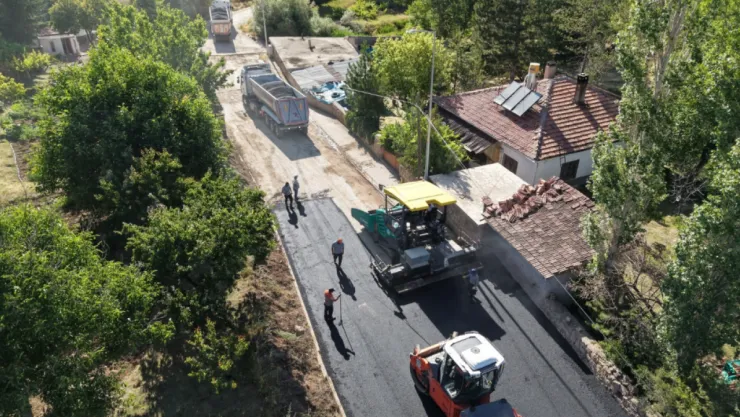 Sarıoğlan'da 40 Milyon TL'lik Asfalt Yenileme Faaliyetleri Başladı