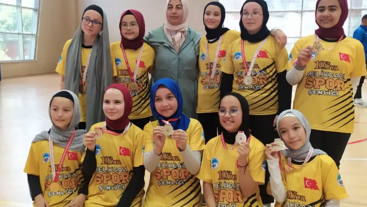 Şehit Cennet Yiğit İHO Kız ve Erkek takımı Kayseri 1.si oldu