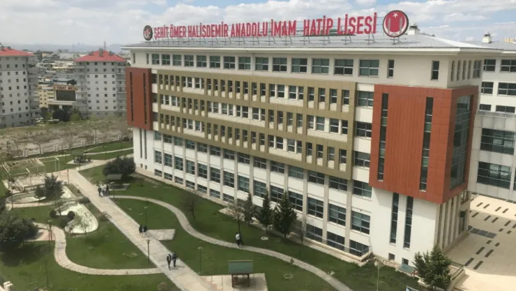 Şehit Ömer Halisdemir İmam Hatip'ten YKS'de Üstün Başarı: Mühendislikte Patlama, Tıpta İstikrarlı Yükseliş!