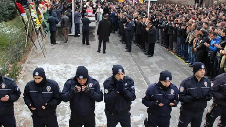 Şehit Yazanel tekbirlerle defnedildi