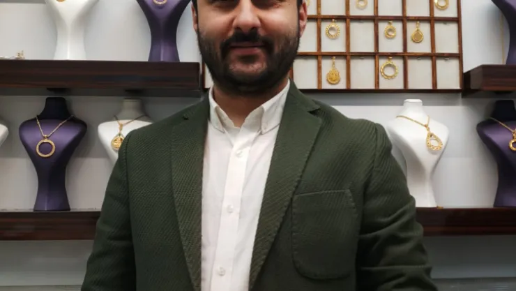 Sert yükselişten sonra düşen altın yatay seyrini koruyor