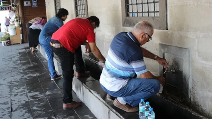 Sıcaktan bunalanlar Erciyes'in soğuk suyu ile serinledi