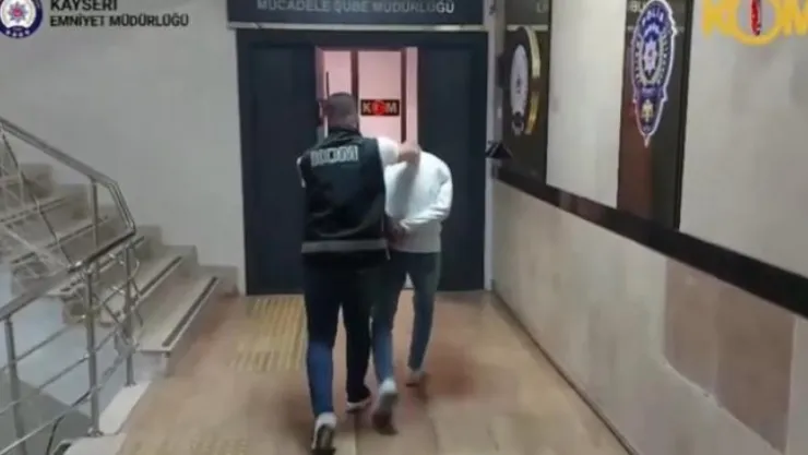 Silah ticareti yapan 2 kişi yakalandı