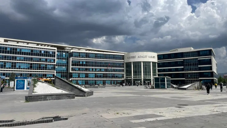 Silahlı kavga nedeniyle açılan davada sanıkların yargılanmasına devam edildi