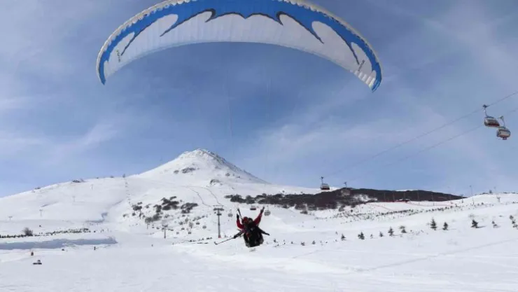 Sivas'ın 'Yıldız'ı yamaç paraşütçülerini ağırladı