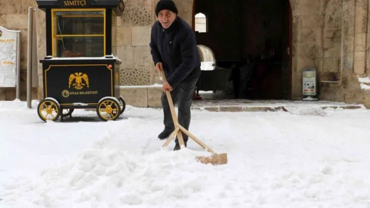 Sivas kar altında kaldı