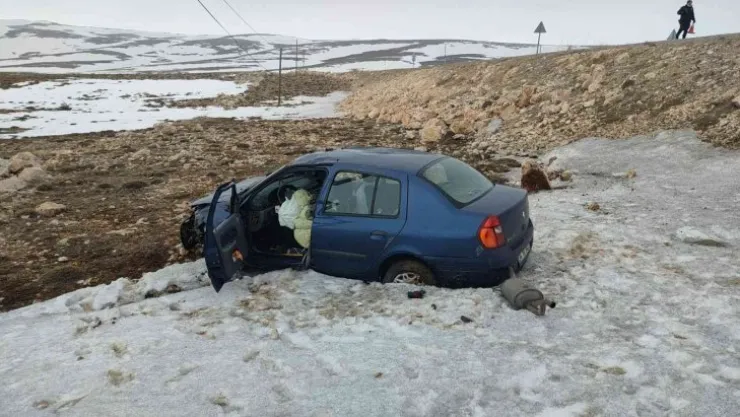 Sivas'ta trafik kazası 3 yaralı