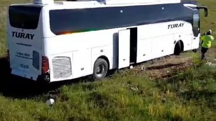 Sivas'ta yolcu otobüsü yoldan çıktı: 8 yaralı