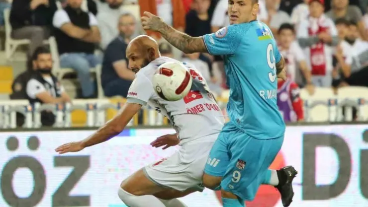 Sivasspor'da Rey Manaj ilk resmi maçına çıktı