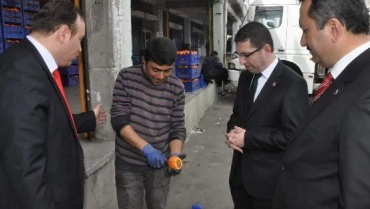 Sp'li Adaylar Hal Esnafını Ziyaret Ederek Oy İstedi