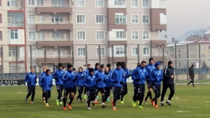 Suat Altın İnşaat Kayseri Erciyesspor, İstanbul Başakşehir'e Bileniyor 