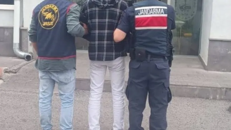 Suç makinesi aranan şahıs jandarmadan kaçamadı